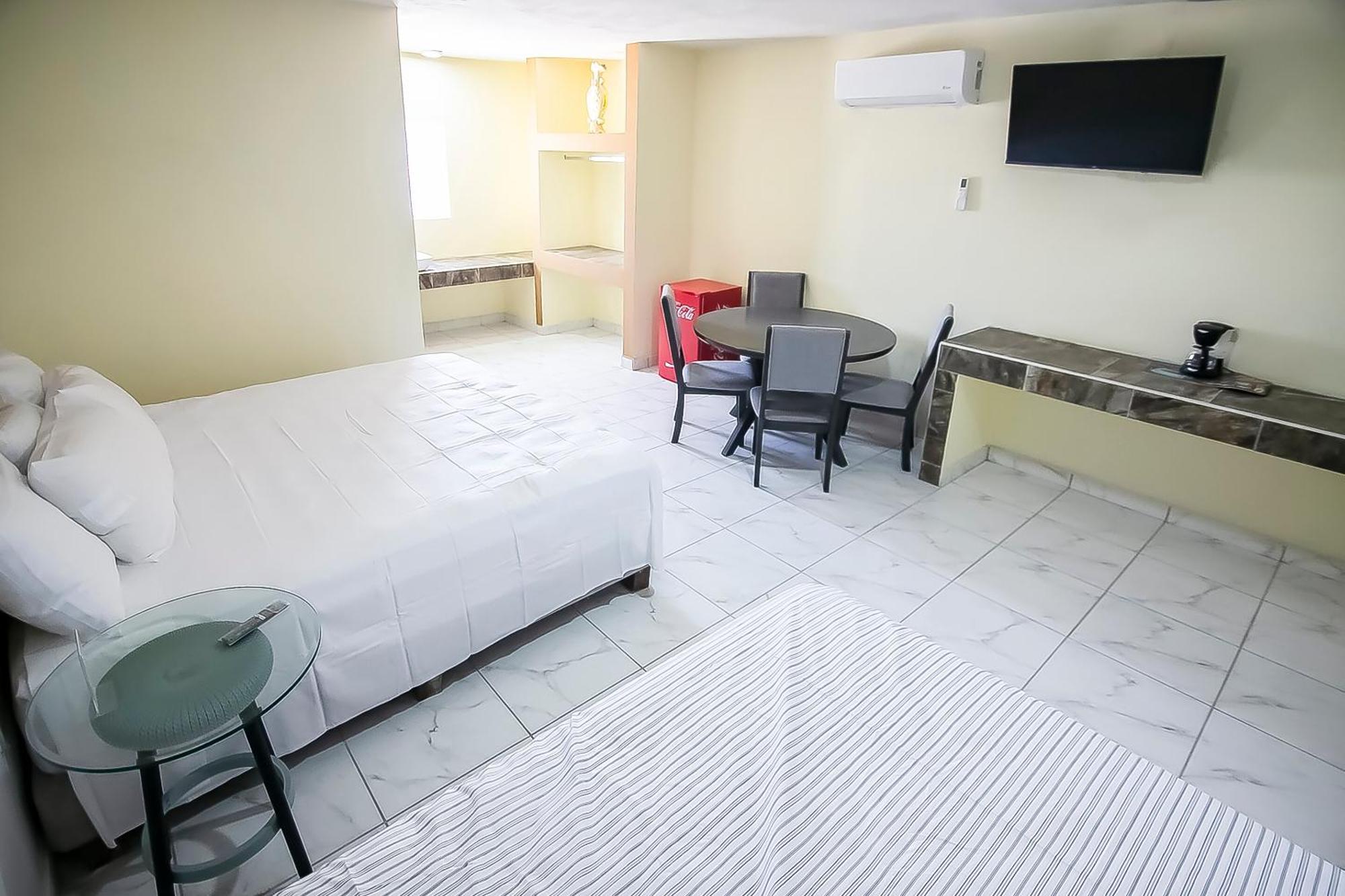 Oyo Hotel Plaza Las Torres, Cabo San Lucas Ngoại thất bức ảnh